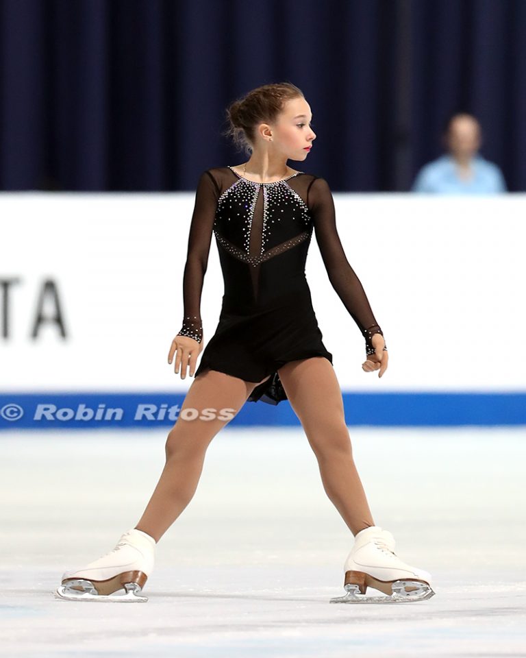 fdjw9466-figure-skaters-online